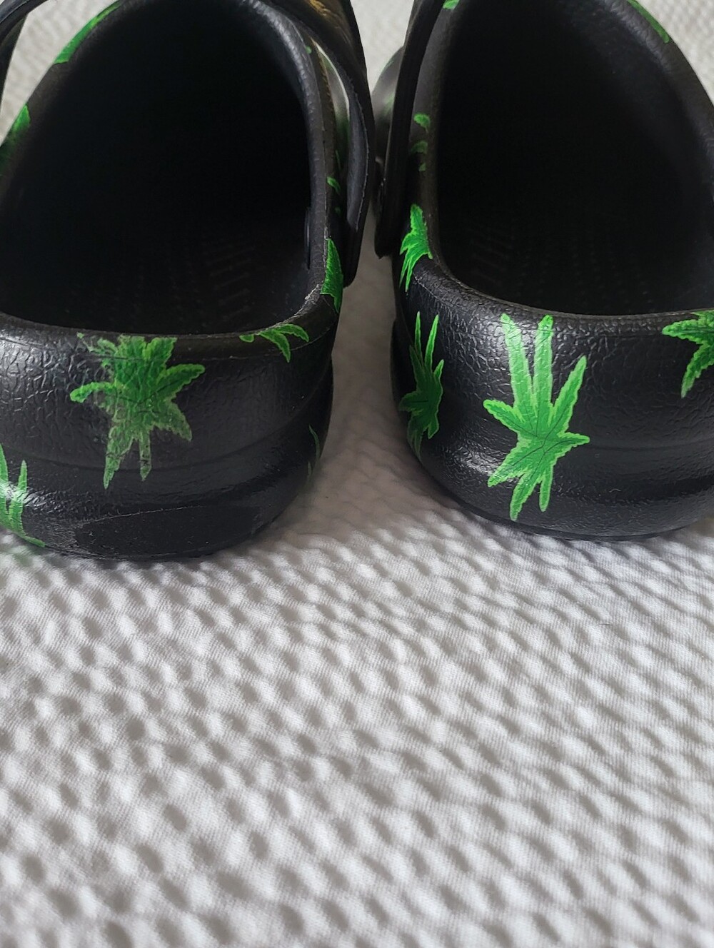 CROCS CLASSIC 420 HEMP LEAF WEED CLOG LIMITED EDITION SIZE M6 W8 LIKE NEW! - Picture 3 of 7